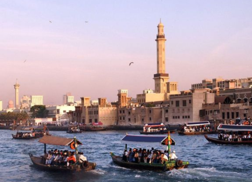 Discover Abra Dubai: Traditional Boat Rides on Dubai Creek