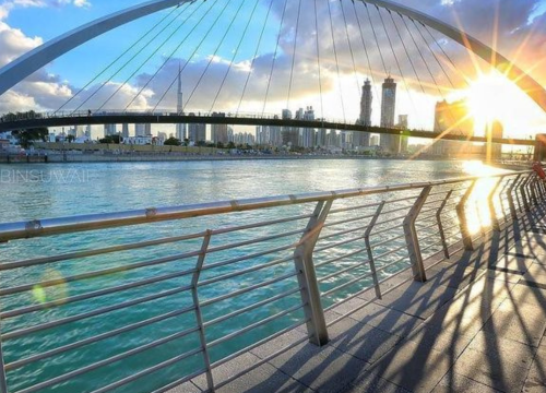 Admire the Stunning Beauty of the Dubai Water Canal